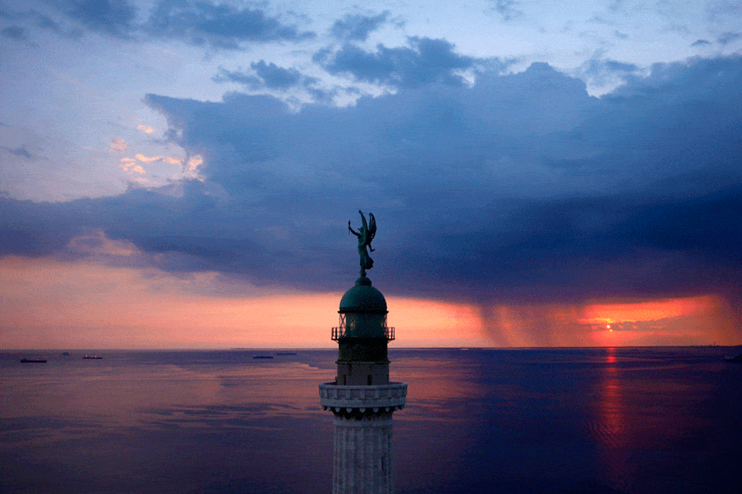Il Faro della Vittoria e la bellissima città di Trieste.