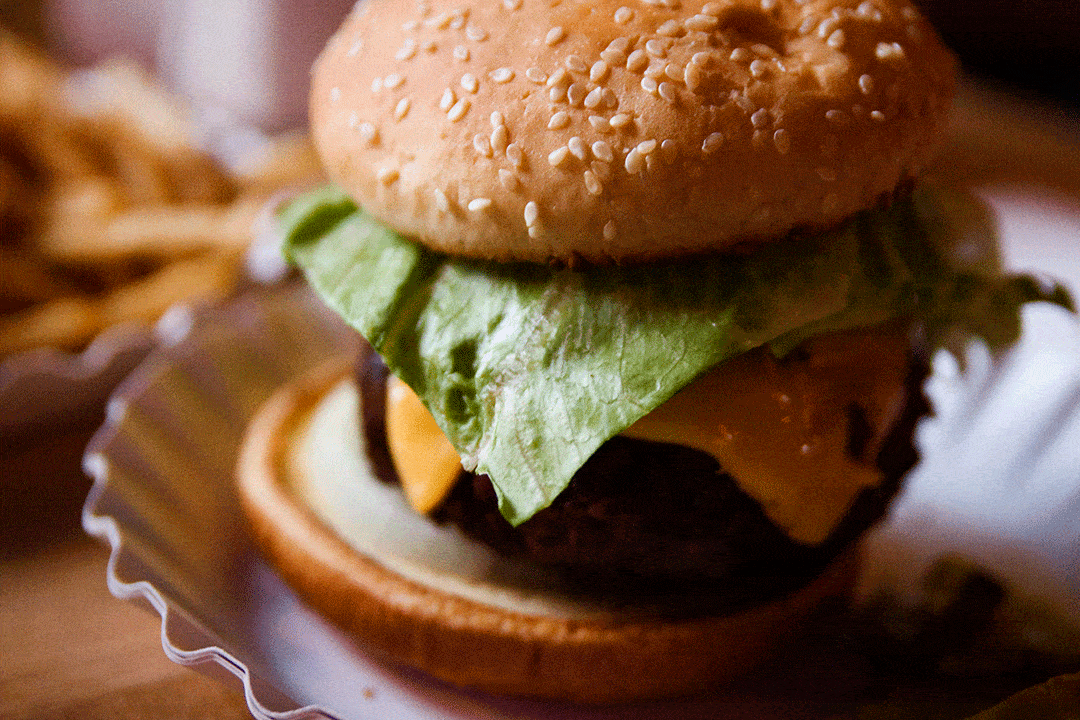 Hamburger a New York, i 6  migliori posti dove provarlo | Corner Bistro