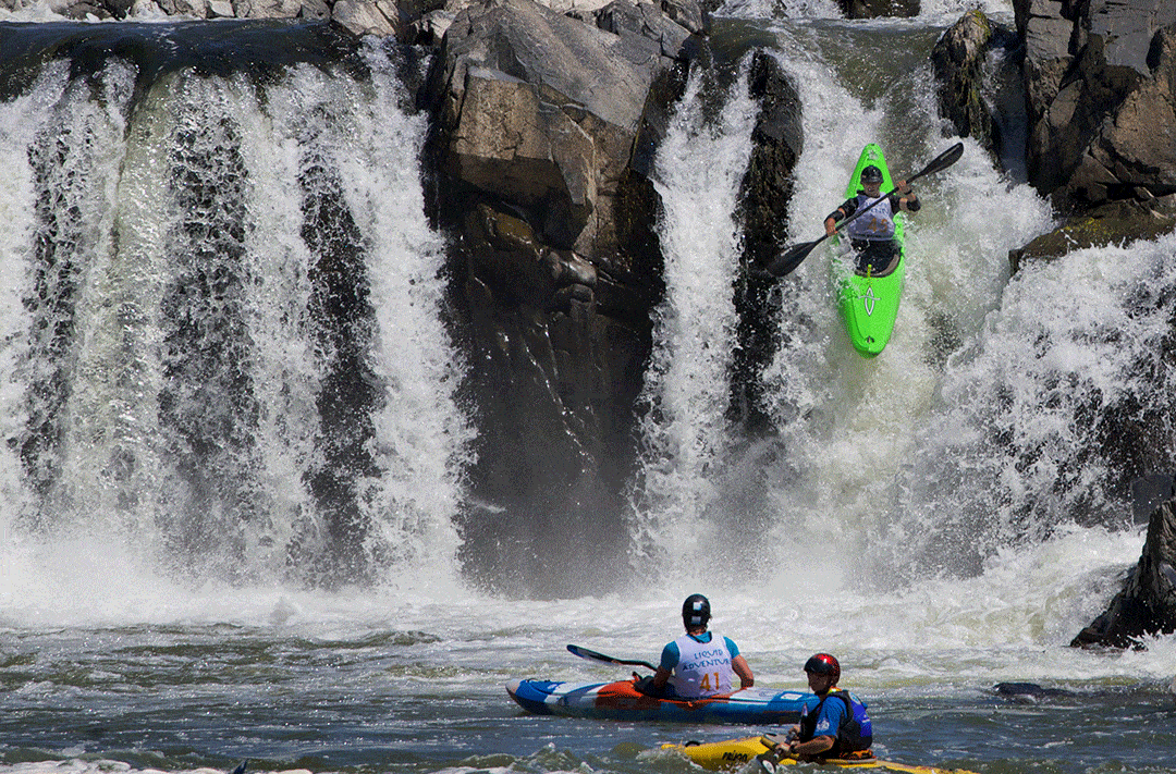 I 7 sport estremi più pericolosi del mondo | Kayak sulle cascate